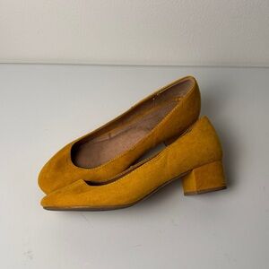 Old Navy Mustard Business Casual Block Heels Pumps Size 8